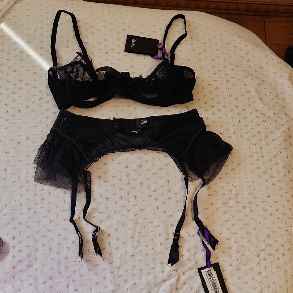 Set of Lascivious Black Kitty Cupless Bra & Suspender Set 34B/M NWT